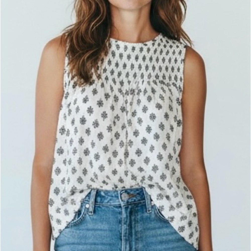 MELLODAY Sleeveless Top Navy Floral on White, smocked neckline, sz S